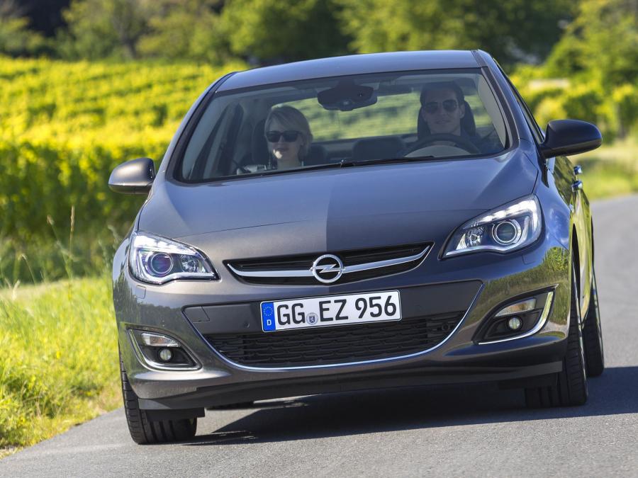  Opel Astra Sedan 2013 года  (фото 11 из 30)